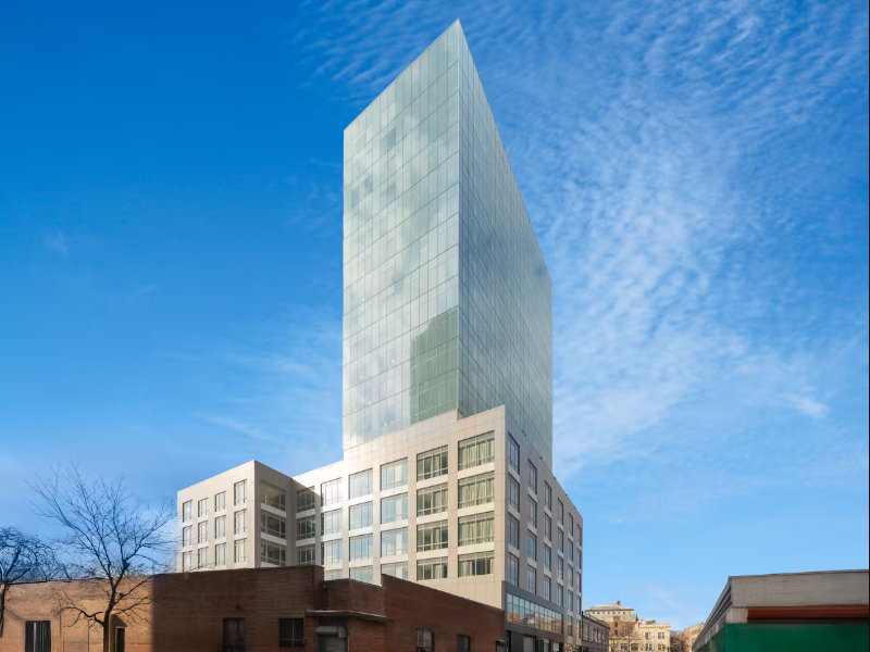 La Quinta Inn & Suites By Wyndham Jamaica NYC/JFK — exterior view