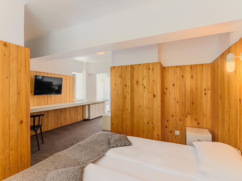 Hotel Cota 1000 image