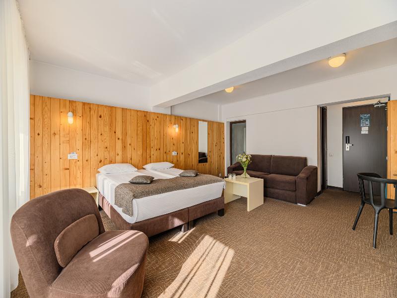 Hotel Cota 1000 image