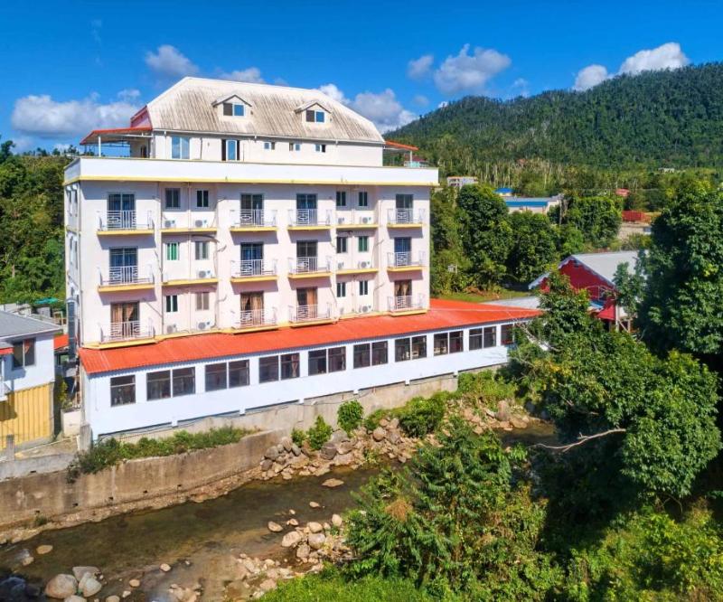 Riverside Hotel