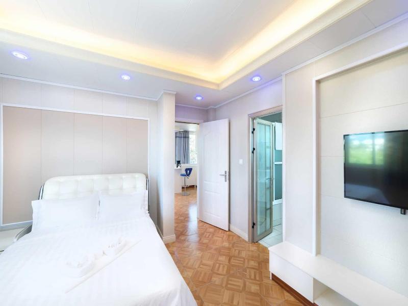 Riverside Hotel image
