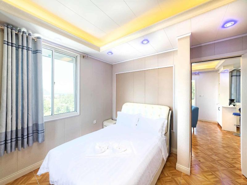 Riverside Hotel image