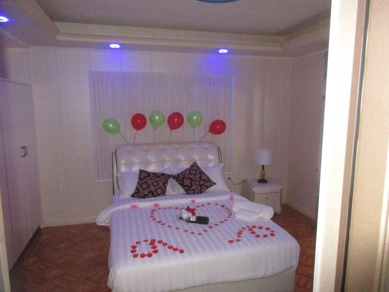 Riverside Hotel image