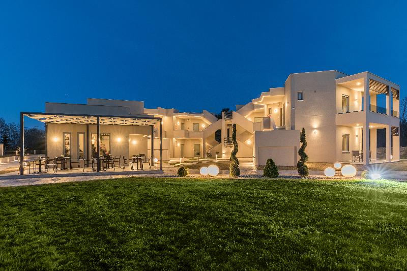 Olympus Pantheon Luxury Rooms — general view