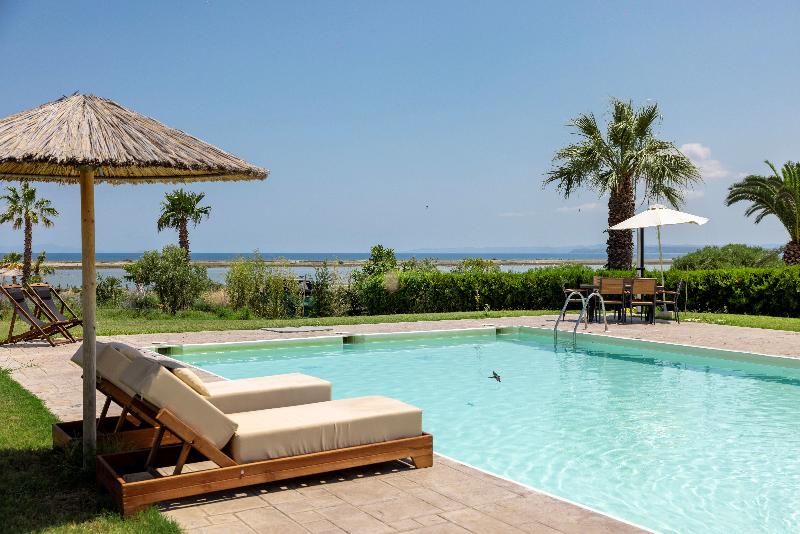 Flamingo View Suites & Villas image