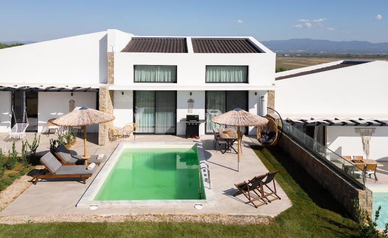 Flamingo View Suites & Villas image