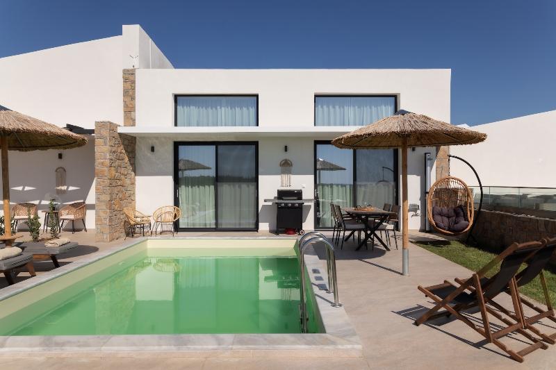 Flamingo View Suites & Villas image