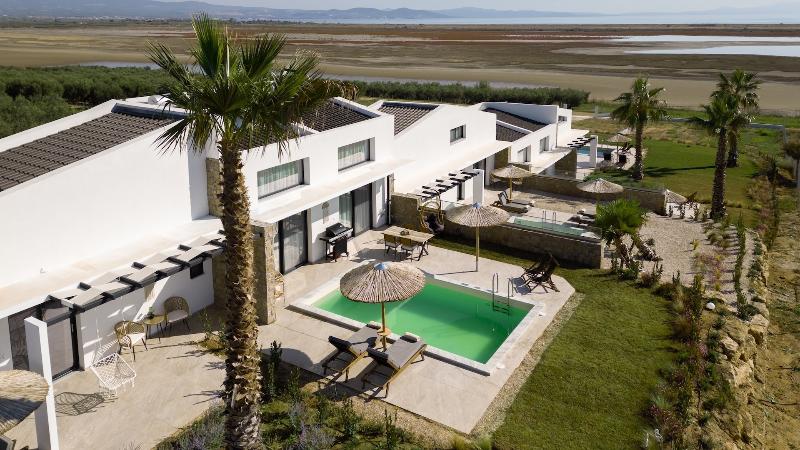 Flamingo View Suites & Villas image
