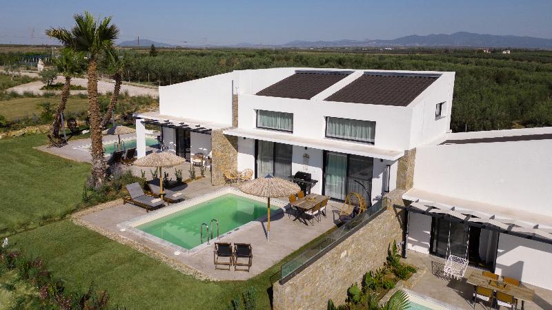Flamingo View Suites & Villas image