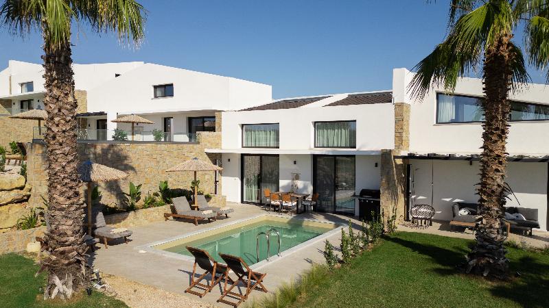 Flamingo View Suites & Villas image