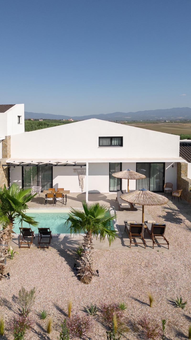 Flamingo View Suites & Villas image