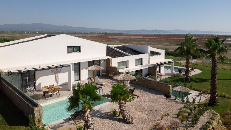 Flamingo View Suites & Villas image