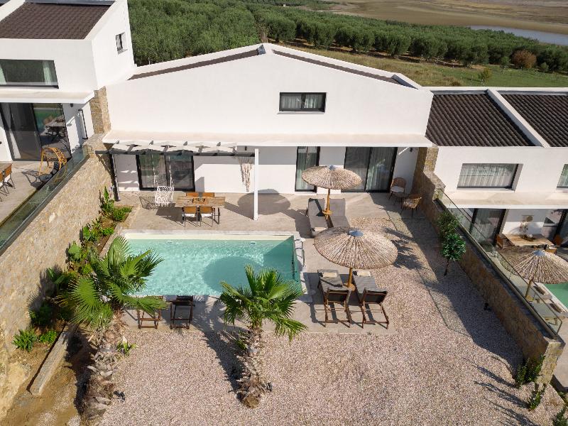 Flamingo View Suites & Villas image