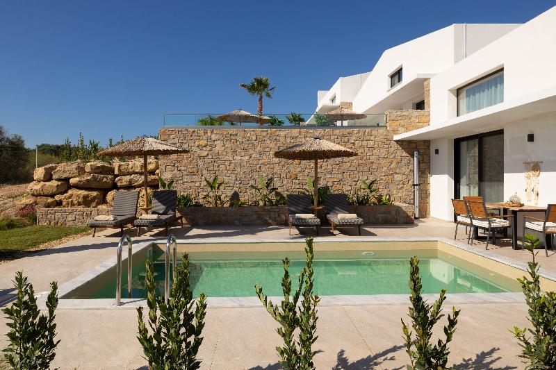 Flamingo View Suites & Villas image