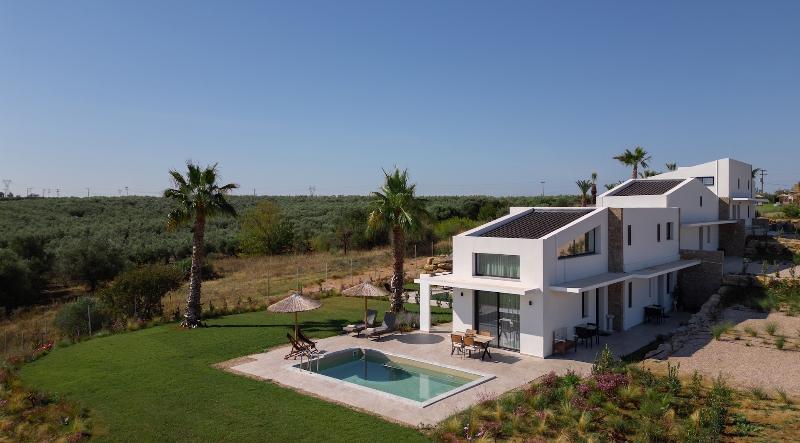 Flamingo View Suites & Villas image