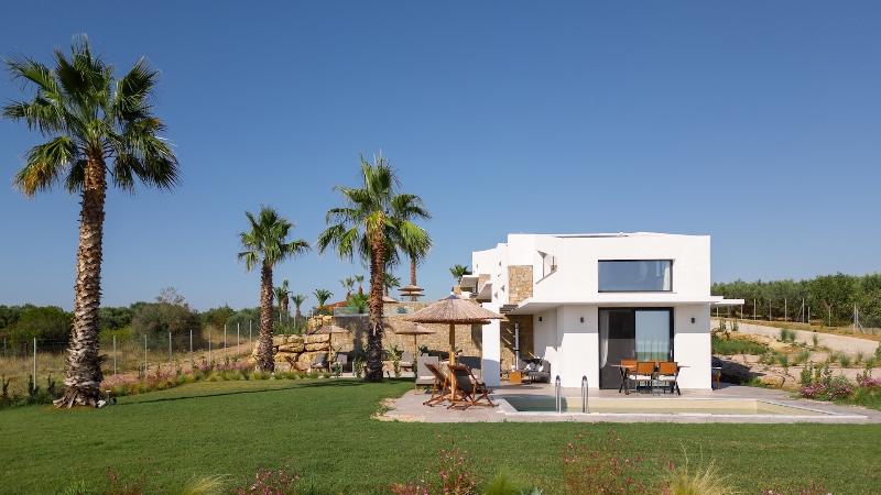 Flamingo View Suites & Villas image