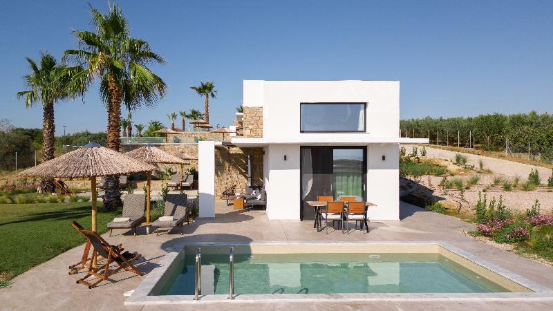 Flamingo View Suites & Villas image