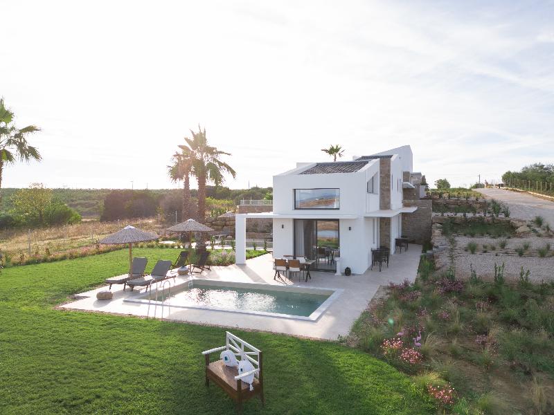 Flamingo View Suites & Villas image