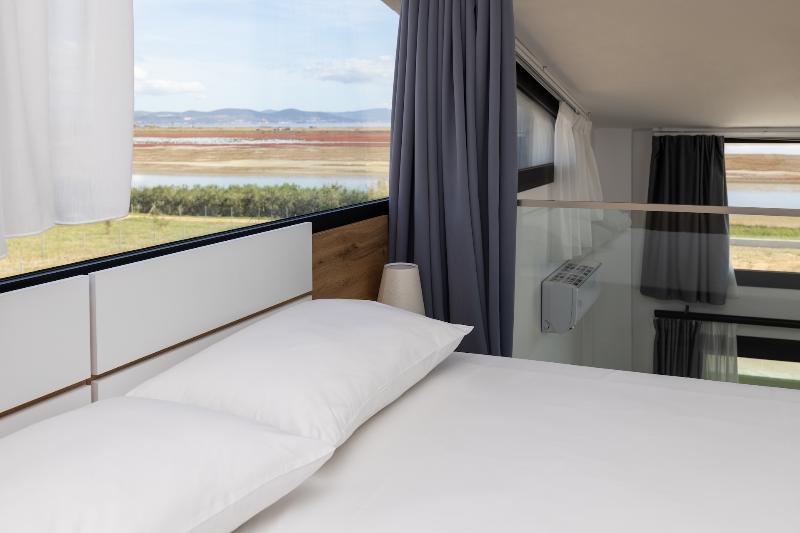 Flamingo View Suites & Villas image