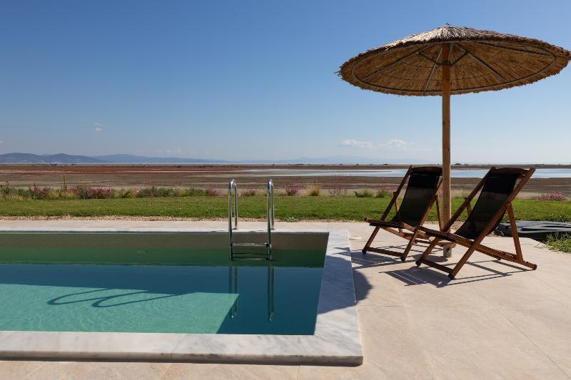 Flamingo View Suites & Villas image