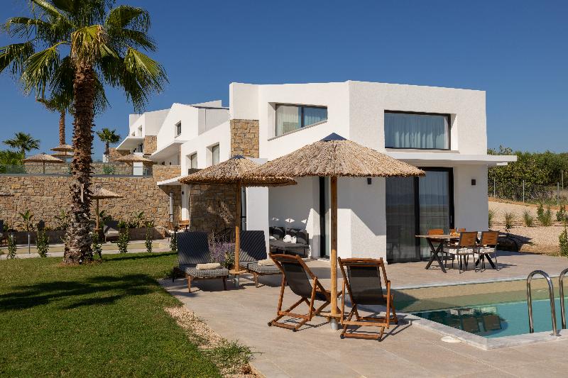 Flamingo View Suites & Villas image