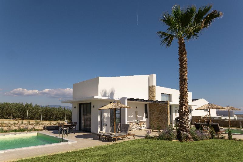 Flamingo View Suites & Villas image