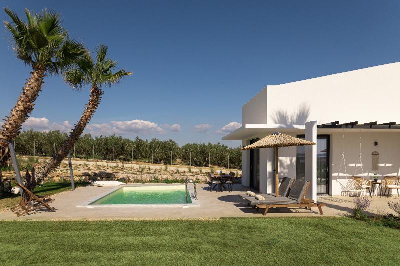 Flamingo View Suites & Villas image