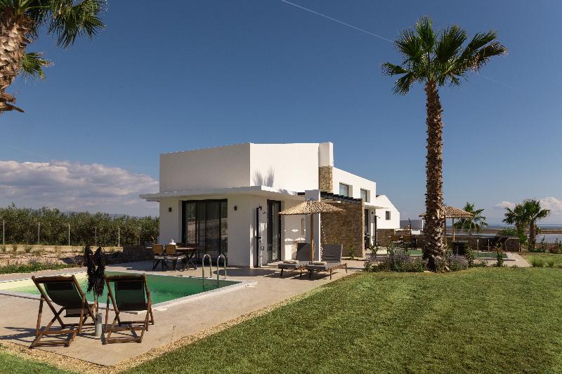 Flamingo View Suites & Villas image