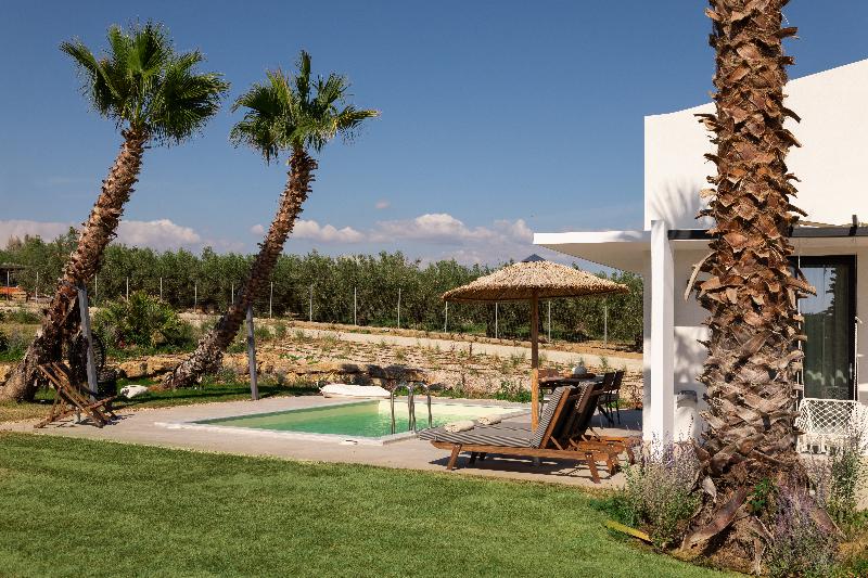 Flamingo View Suites & Villas image