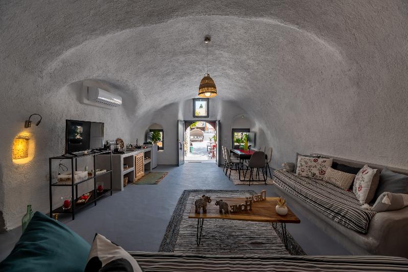 1812 Caves 'n Mansion image