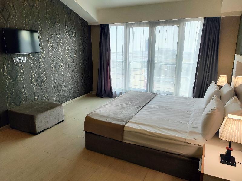Diplomat Suites Hotel image