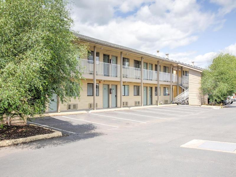 Oyo Woodland Hotel And Suites image