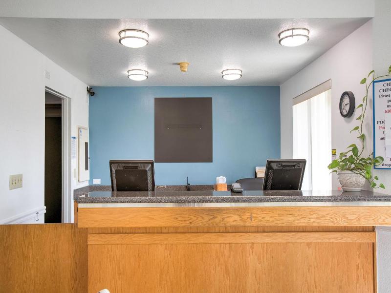 Oyo Woodland Hotel And Suites image