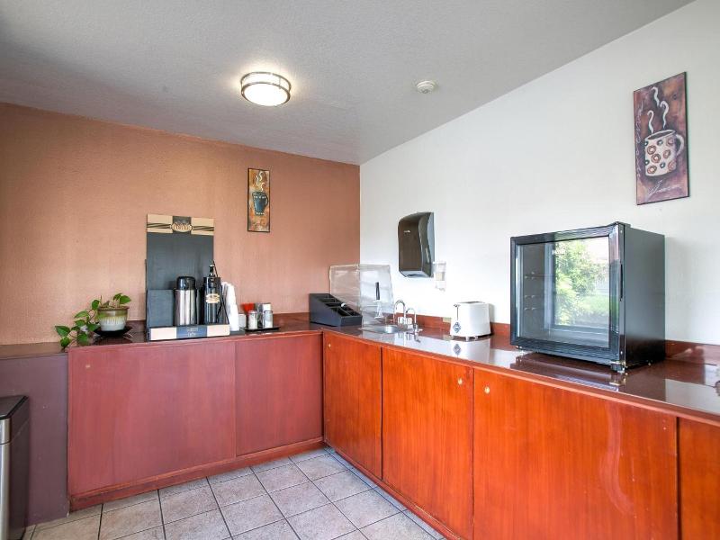 Oyo Woodland Hotel And Suites image