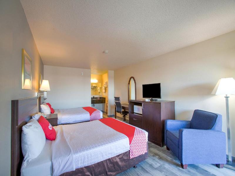 Oyo Woodland Hotel And Suites image