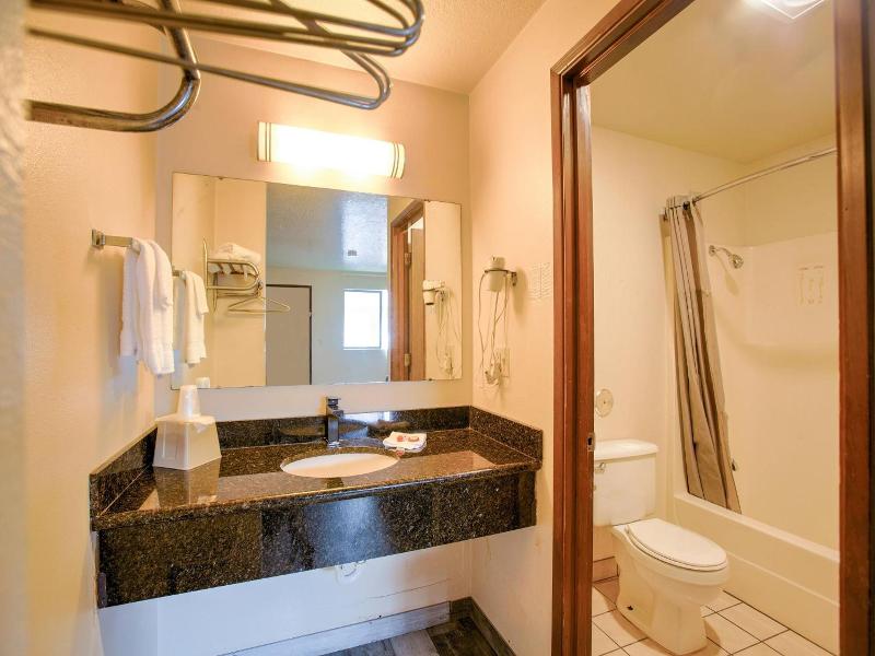 Oyo Woodland Hotel And Suites image
