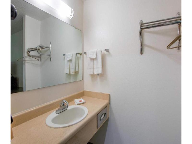 Oyo Woodland Hotel And Suites image