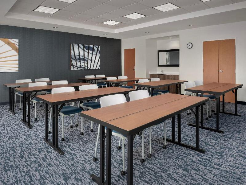 Fairfield Inn & Suites By Marriott Roanoke Holli