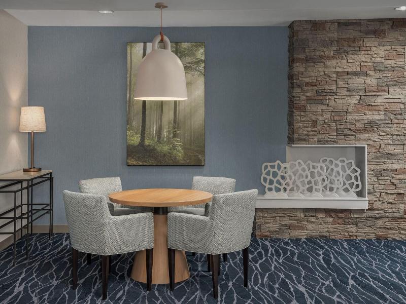 Fairfield Inn & Suites By Marriott Roanoke Holli