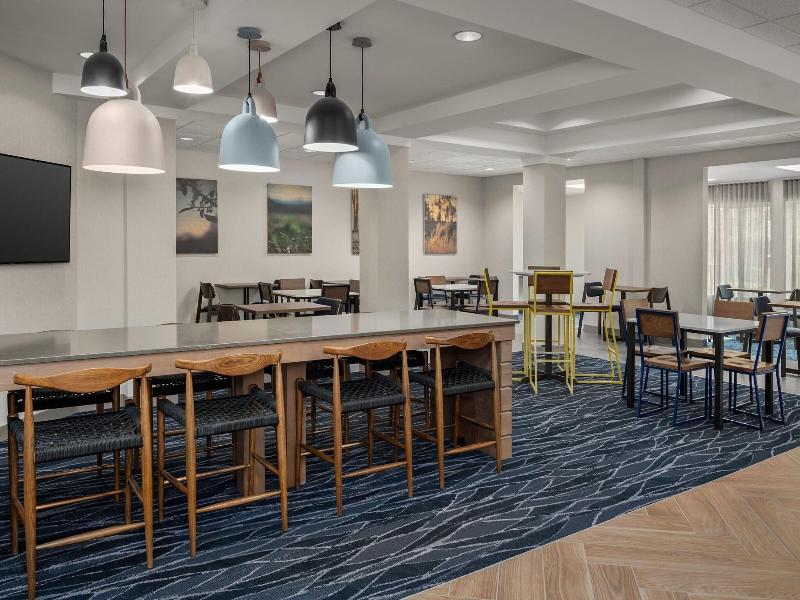 Fairfield Inn & Suites By Marriott Roanoke Holli