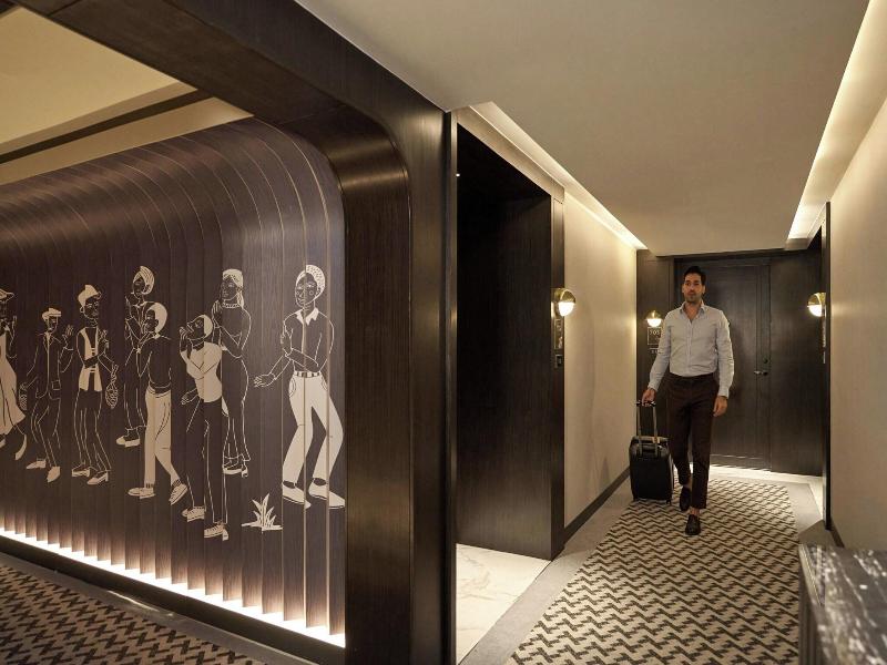Madi Paidi Bangkok, Autograph Collection (marrio image