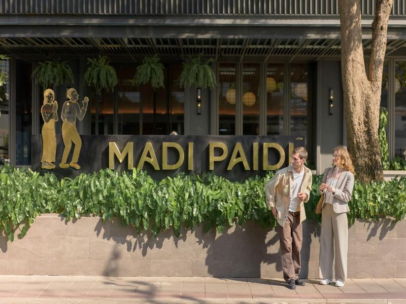 Madi Paidi Bangkok, Autograph Collection (marrio image