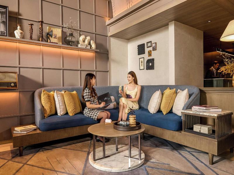 Madi Paidi Bangkok, Autograph Collection (marrio image