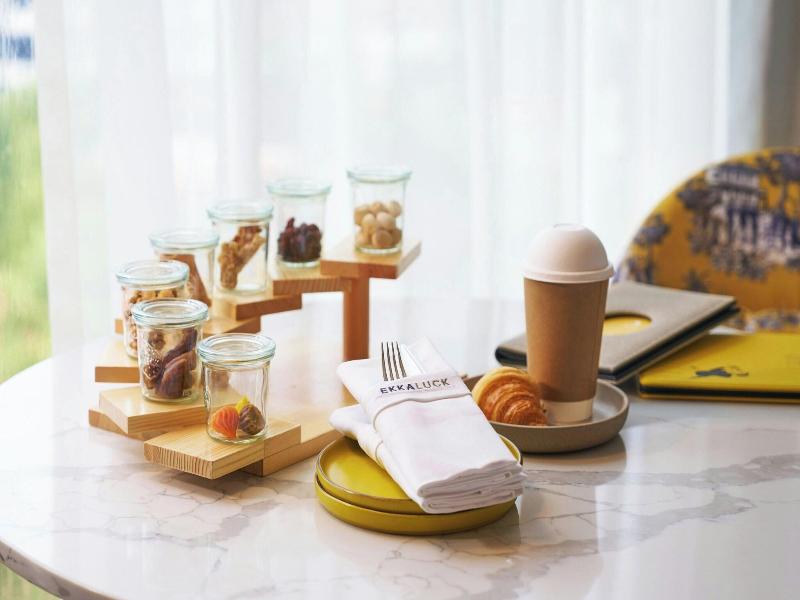 Madi Paidi Bangkok, Autograph Collection (marrio image