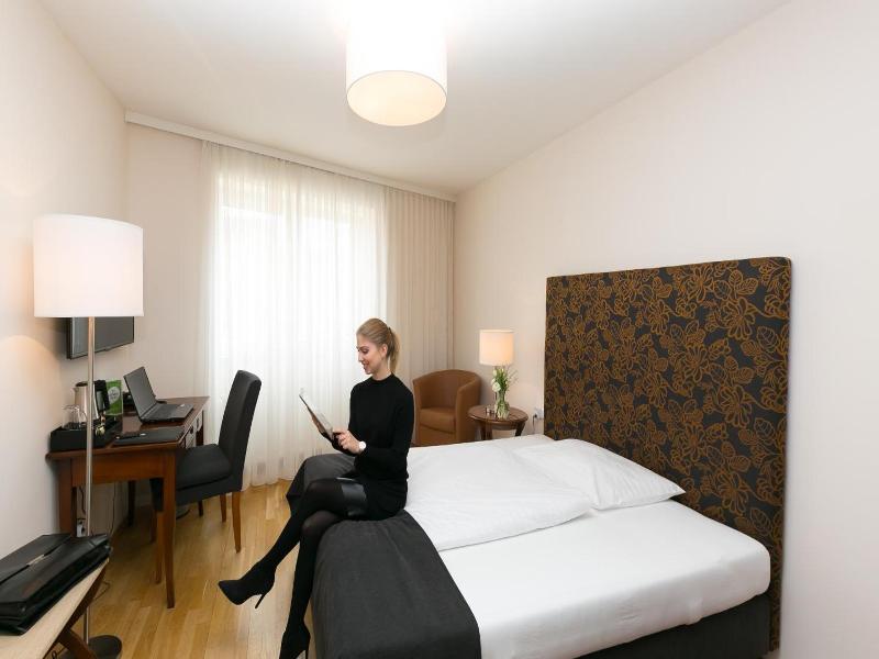 Stadthotel Zur Goldenen Krone image