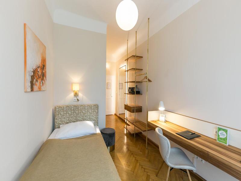 Stadthotel Zur Goldenen Krone image