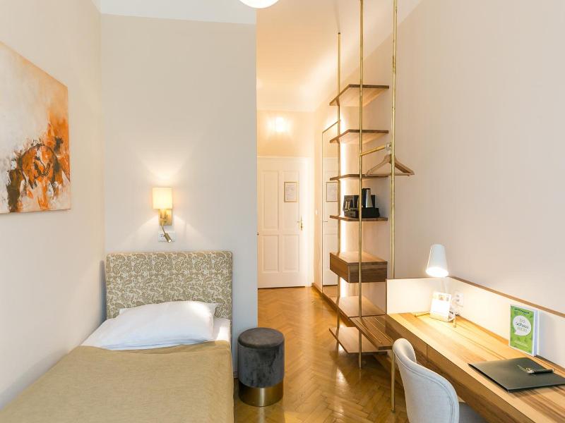 Stadthotel Zur Goldenen Krone image