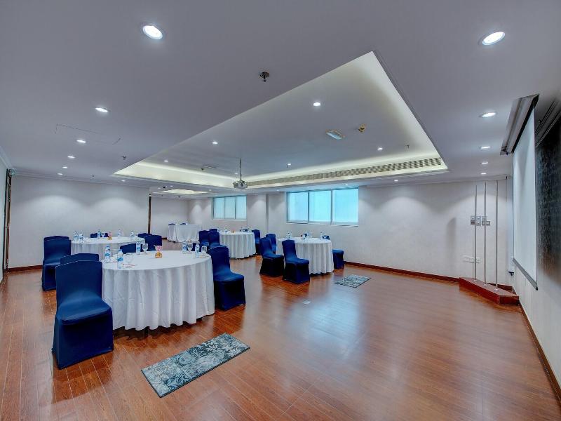 Howard Johnson Plaza By Wyndham Dubai Deira image