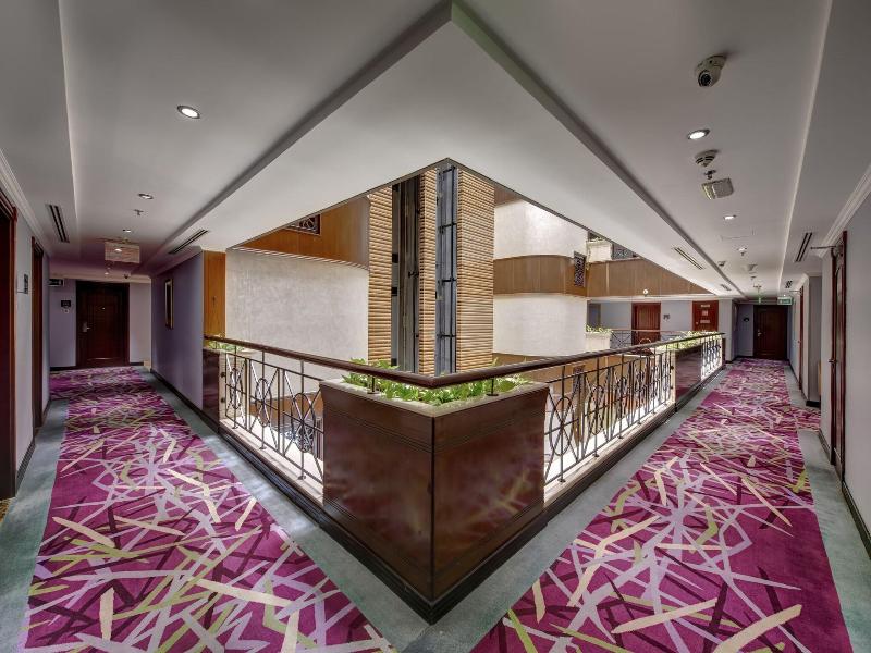Howard Johnson Plaza By Wyndham Dubai Deira image