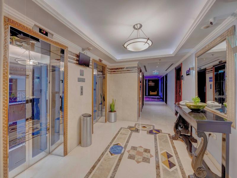 Howard Johnson Plaza By Wyndham Dubai Deira image